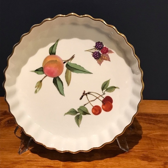 1961 Royal Worcester Evesham Gold Trimmed Quiche or Tart Dish - Picture 4 of 9